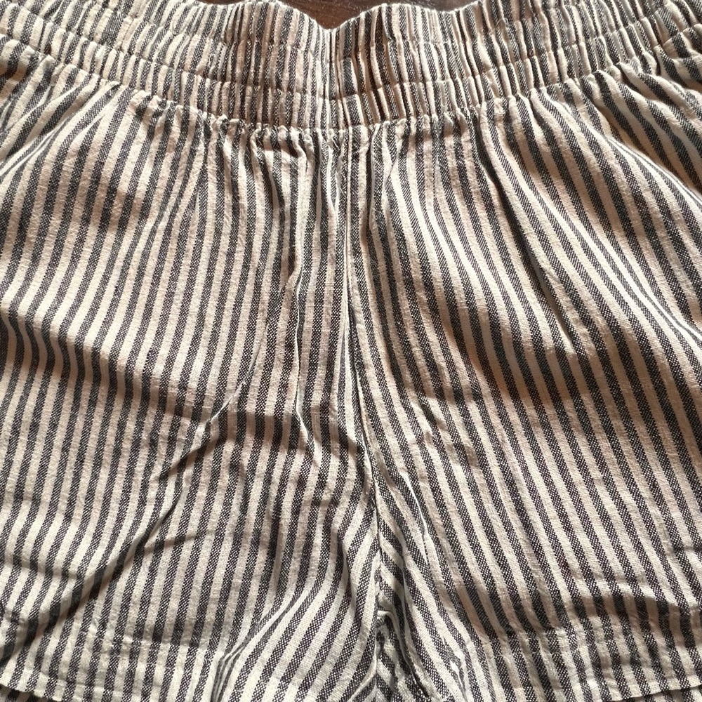 Old Navy- Striped White/Blue Linen Women's Shorts- Medium